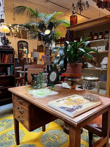 58) Antiek eiken kinder bureautje. beschikbaar voor biedingen