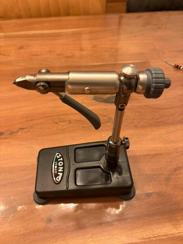 Stonfo Cayman Vise + Toolbar + Rite Bobbins + Loom schaartje, Watersport en Boten, Hengelsport | Vliegvissen, Zo goed als nieuw