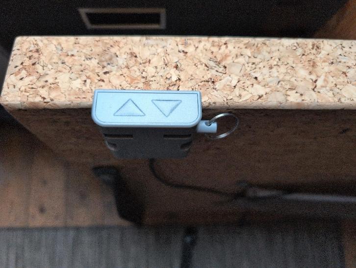 Zit/sta bureau Ikea Bekant, Huis en Inrichting, Bureaus, Gebruikt, Stabureau, Elektrisch, In hoogte verstelbaar, Ophalen