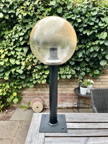 Opgeknapte Geaarde Globe Tuinlamp beschikbaar voor biedingen