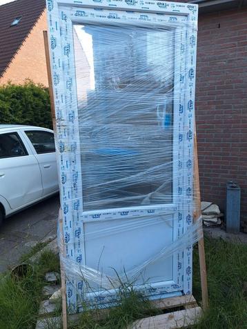 Nieuwe buitendeur beschikbaar voor biedingen