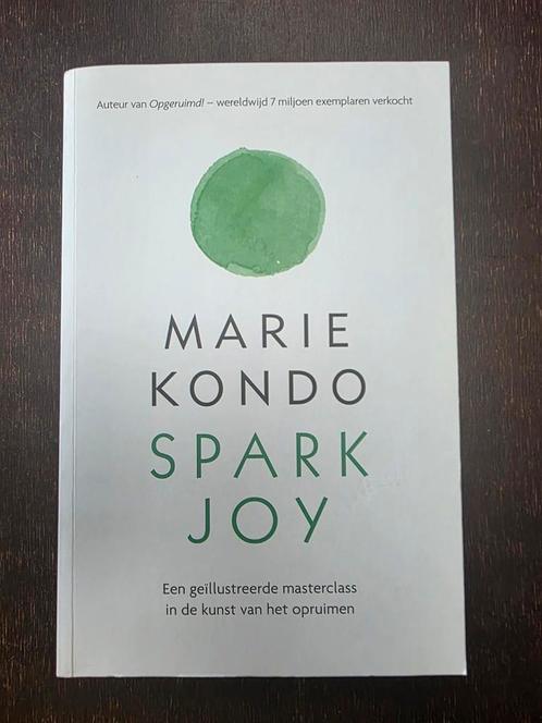 Spark Joy - Marie Kondo - Een geillustreerde masterclass in, Boeken, Esoterie en Spiritualiteit, Zo goed als nieuw, Instructieboek