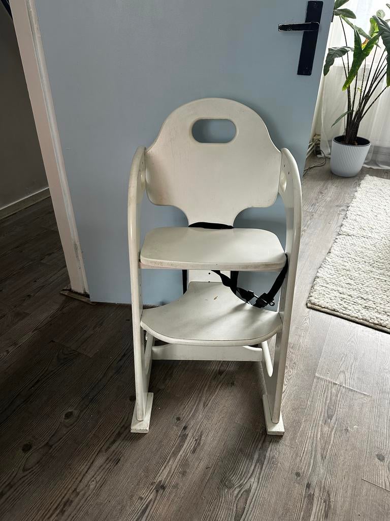 Witte meegroeistoel met gordel, Kinderen en Baby's, Kinderstoelen, Ophalen of Verzenden, Gebruikt, Meegroeistoel, Gordel(s)