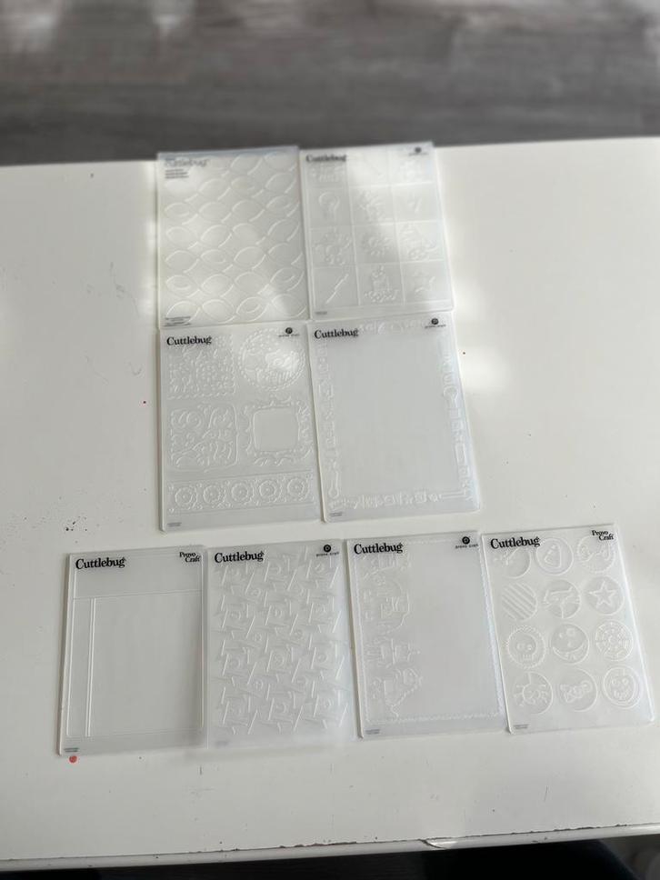 Pakket 8 Cuttlebug emboising folders scrapbook, Hobby en Vrije tijd, Scrapbooking, Zo goed als nieuw, Ophalen of Verzenden