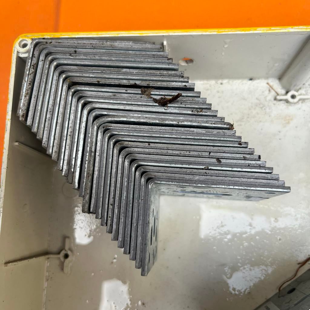 Hoekijzers diverse maten - Alles of niets, Doe-het-zelf en Verbouw, IJzerwaren en Bevestigingsmiddelen, Gebruikt, Overige typen