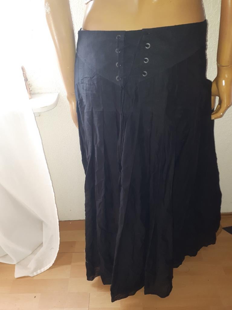 Zwarte lange rok met vetersluiting van claudia Sträter 38, Kleding | Dames, Rokken, Maat 38/40 (M), Zwart, Ophalen of Verzenden