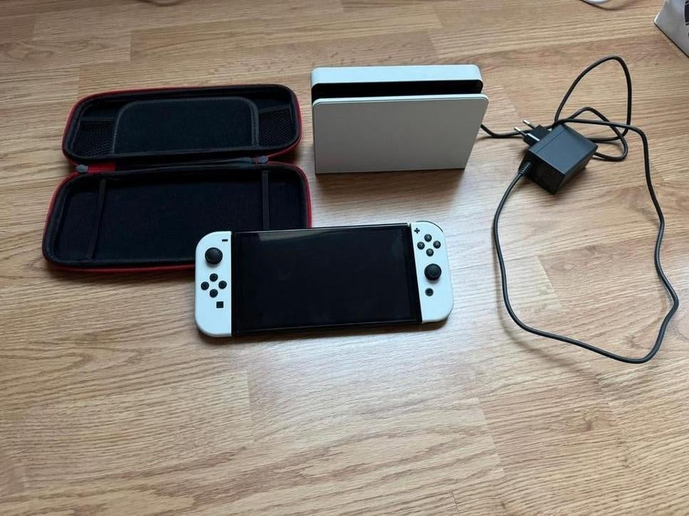 Nintendo Switch Oled, Spelcomputers en Games, Spelcomputers | Nintendo Switch, Zo goed als nieuw, Switch OLED, Met 1 controller