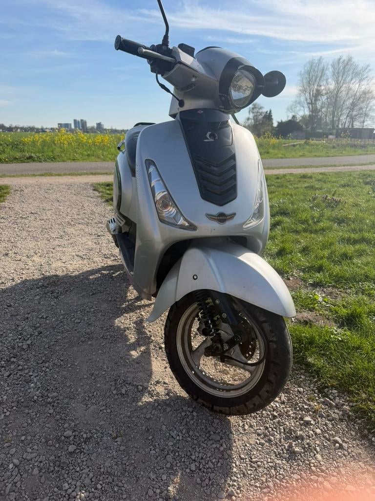 Scooter met sleutel, rijdt 65-70 km/u, Ophalen