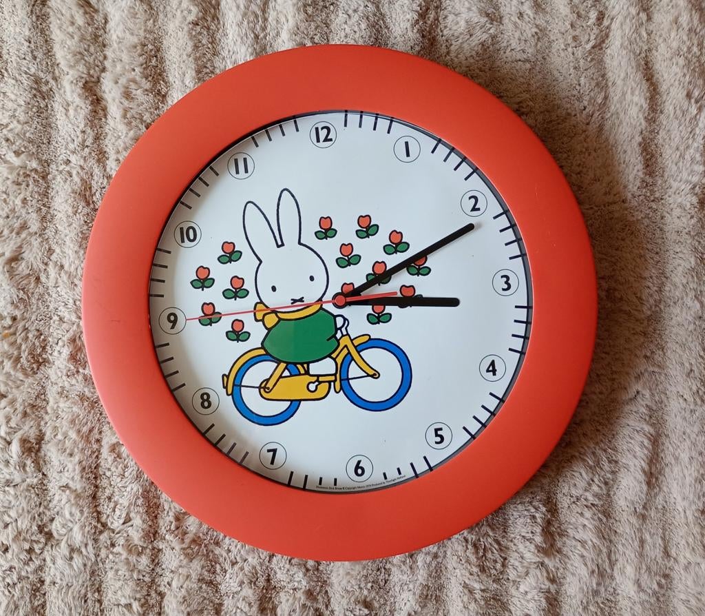 Nijntje, grote klok, vintage., Huis en Inrichting, Woonaccessoires | Klokken, Ophalen of Verzenden, Gebruikt, Analoog, Wandklok