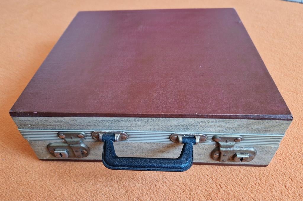 Rode vintage platenkoffer voor 18 lp's., Ophalen of Verzenden, Gebruikt, 12 inch