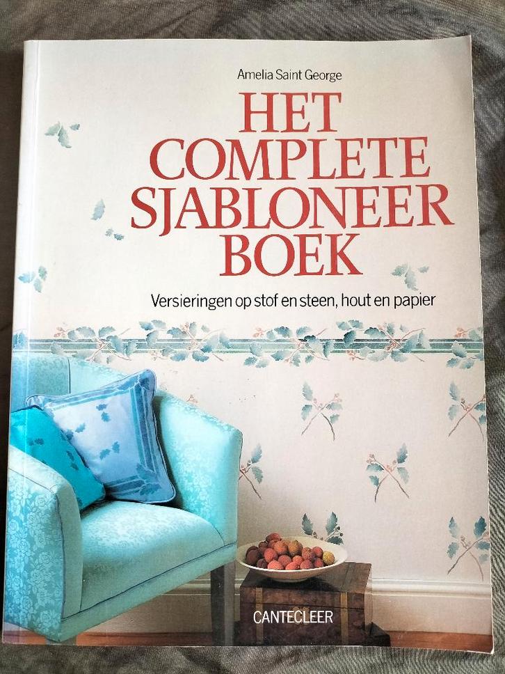 Amelia Saint George - Het complete sjabloneerboek, Boeken, Hobby en Vrije tijd, Zo goed als nieuw, Overige onderwerpen, Ophalen of Verzenden