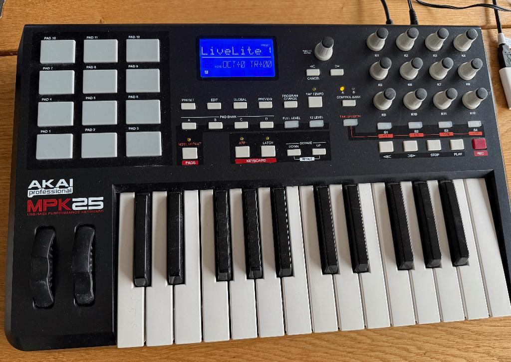 AKAI Professional MPK 25 USB/MIDI performance keyboard, Muziek en Instrumenten, Gebruikt, Midi-aansluiting, Overige aantallen