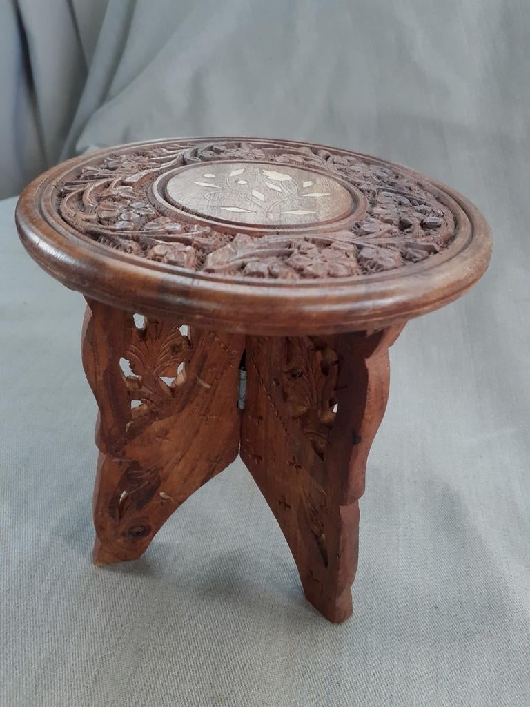 Houten Oosters tafeltje, siersnijwerk, Antiek en Kunst, Curiosa en Brocante, Ophalen of Verzenden