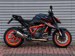 KTM SuperDuke 1290 R | TechPack | AKRA | 5000KM | Koffers, Motoren, 2 cilinders, Traction Control, Motorrijbewijs A, Bedrijf