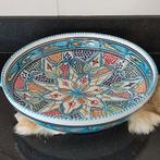 Handgemaakte en handgeschilderde schaal uit Tunesië, Porselein of Keramiek, Schaal, Rond, Ophalen of Verzenden