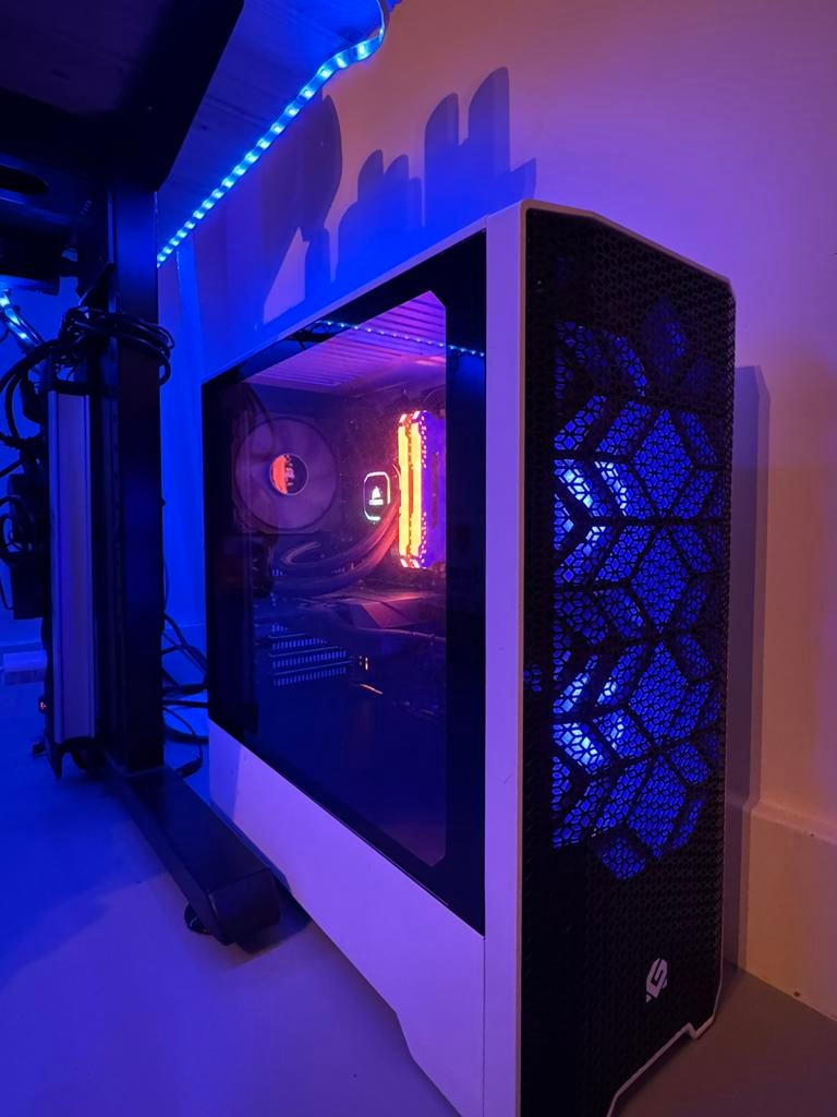 PC/Desktop (Zelf in elkaar gezet) Beschrijving voor details!, Ophalen of Verzenden, Zo goed als nieuw, Gaming, SSD