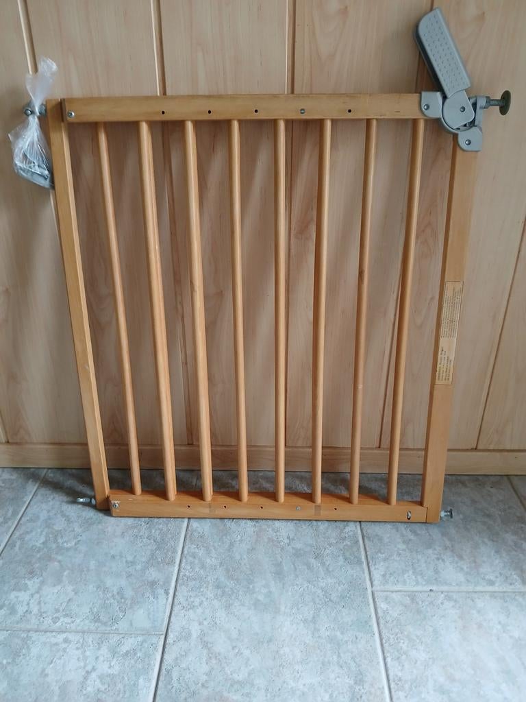 Traphekje in breedte verstelbaar, Ophalen of Verzenden, Zo goed als nieuw, Hout, 100 tot 115 cm