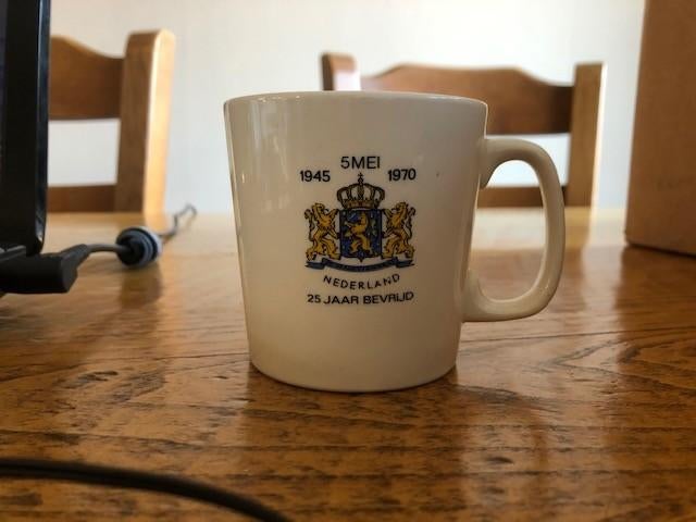 Herinneringsbeker Nederland 25 jaar bevrijd, Ophalen, Zo goed als nieuw