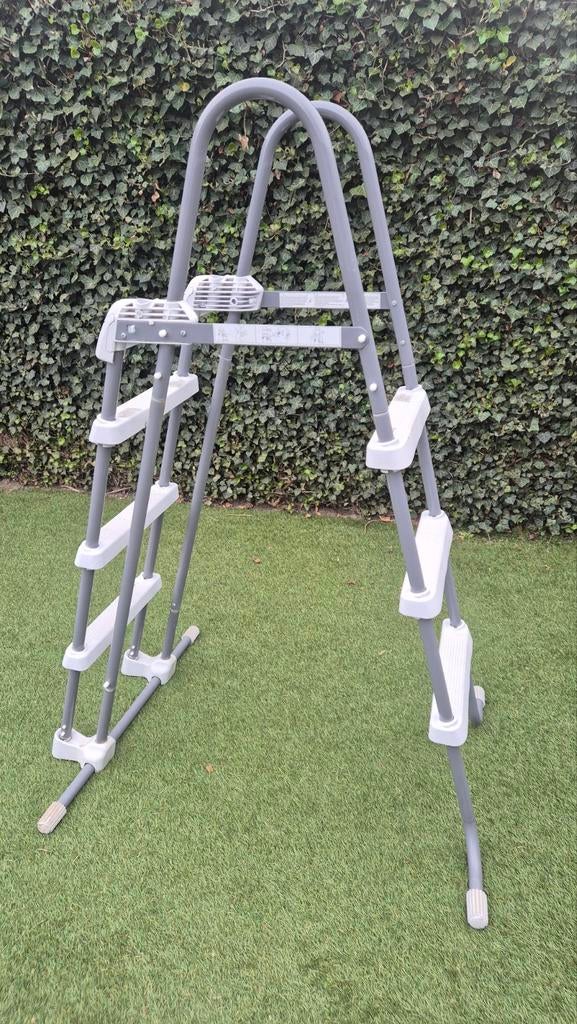 Zwembadtrap voor zwembaden tot 1 meter hoog, Ophalen, Gebruikt, Ladder