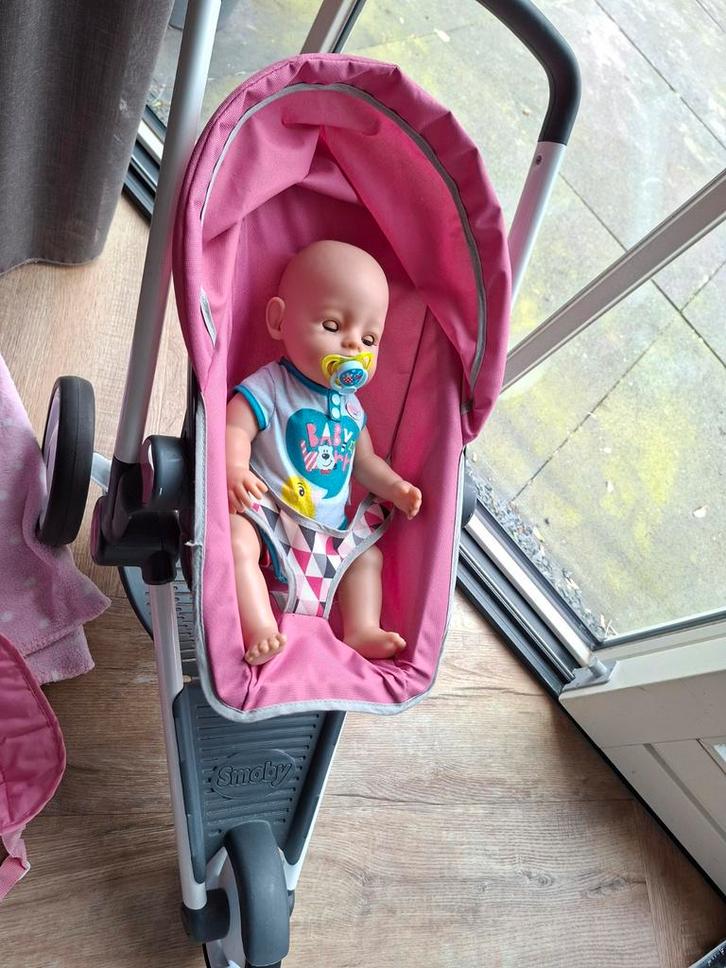 Poppenbuggy met pop, kleertjes en accessoires, Kinderen en Baby's, Speelgoed | Poppen, Gebruikt, Babypop, Ophalen