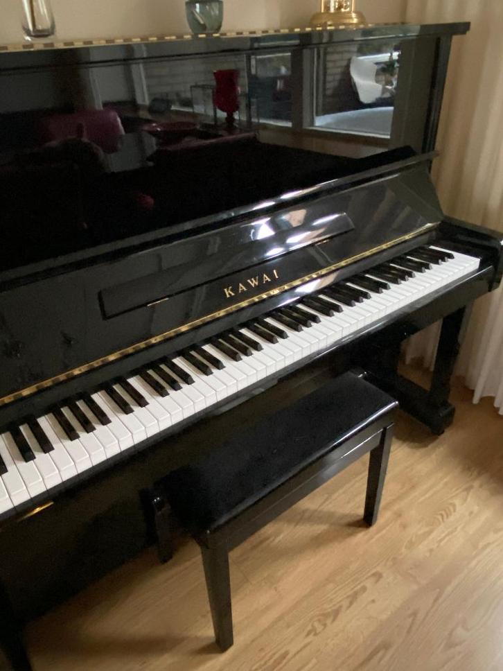 Piano eerst huren, met recht van koop vanaf € 45,- per maand, Muziek en Instrumenten, Piano's, Zo goed als nieuw, Piano, Zwart