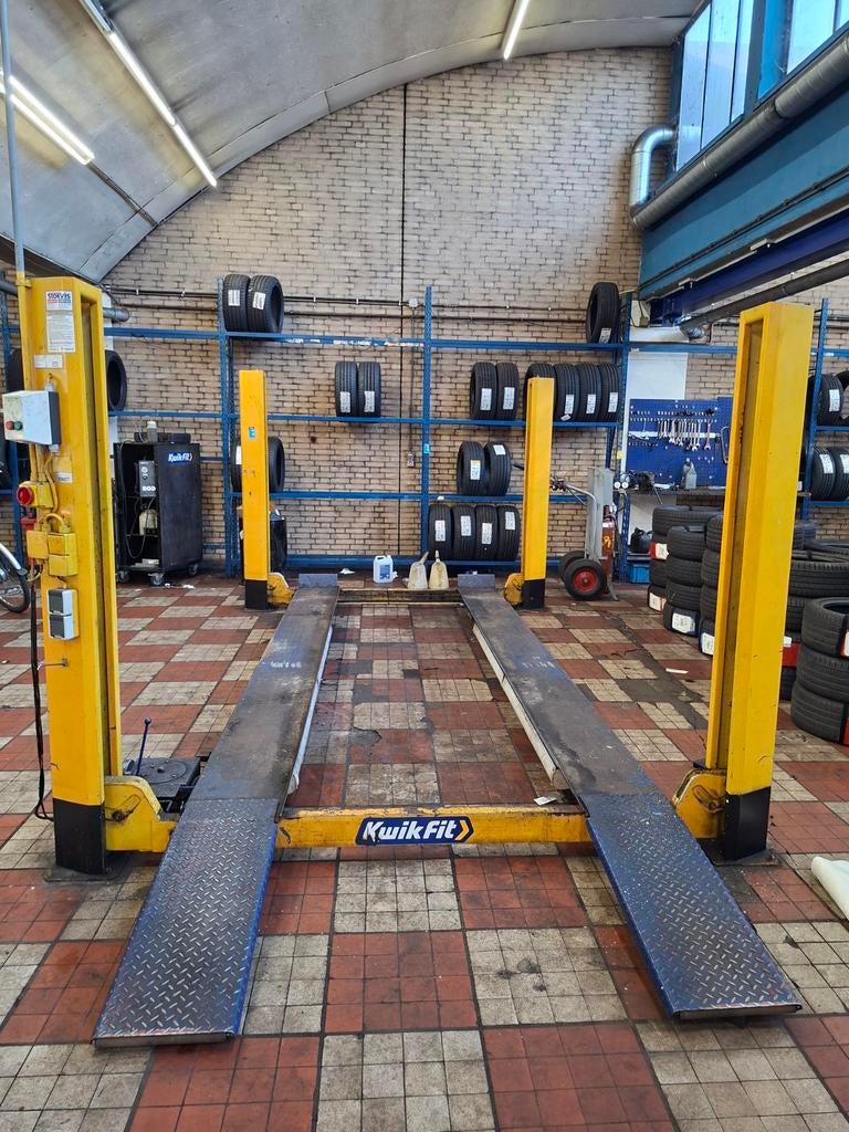 Hefbrug 4 koloms Koni 2500 kg Goed werkend, Auto diversen, Autogereedschap, Ophalen