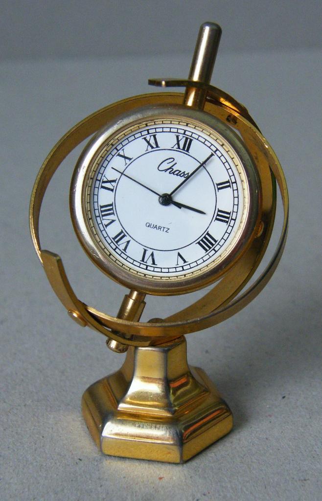 Koperen miniatuur klokje Chass, Ophalen of Verzenden