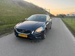 Volvo V60 T3 150pk Powershift 2013 Blauw, Auto's, Volvo, 1596 cc, 4 cilinders, Blauw, 1451 kg