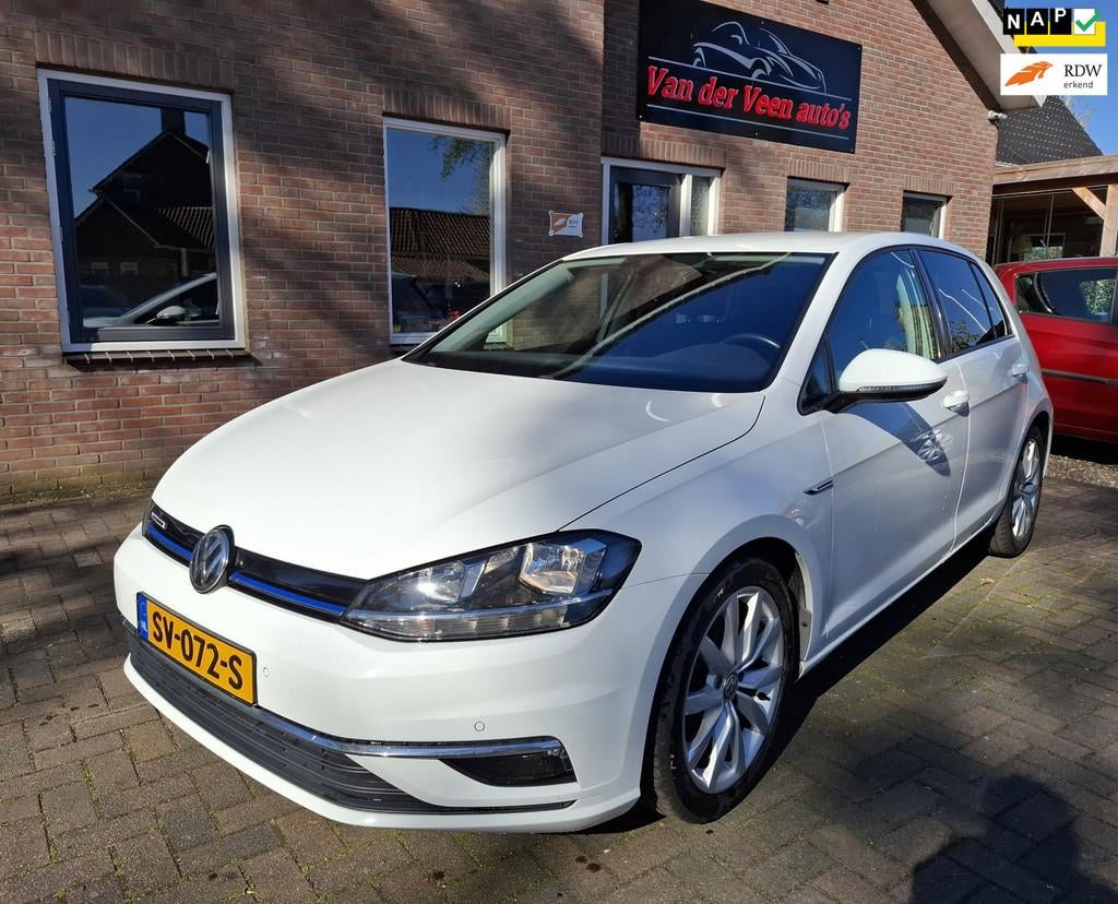 Volkswagen Golf 1.5 TSI Highline automaat. 100 % onderhouden, Auto's, Volkswagen, Stof, Euro 6, 4 cilinders, Wit