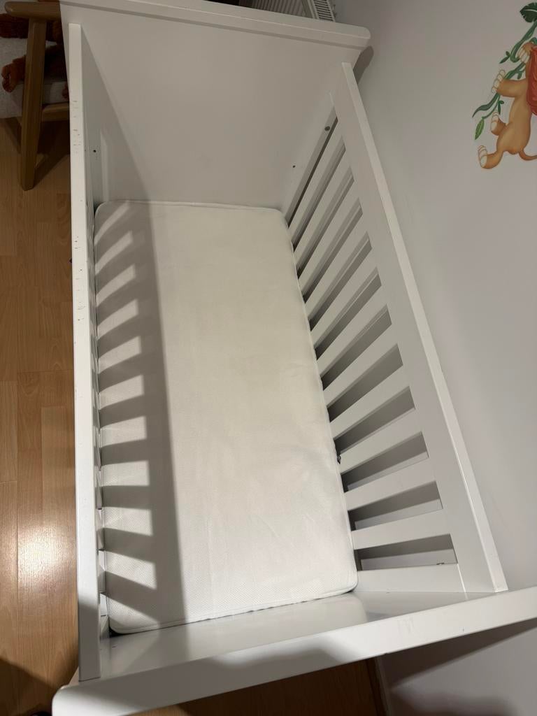 Crib with mattress, Ophalen, Zo goed als nieuw, Jongetje of Meisje