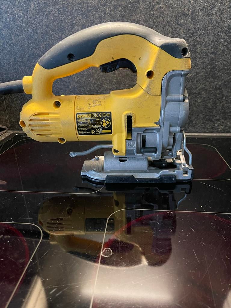 DeWalt decoupeerzaag met zool beschermplaat - Nagekeken, Ophalen of Verzenden, Gebruikt, 600 tot 1200 watt, Decoupeerzaag