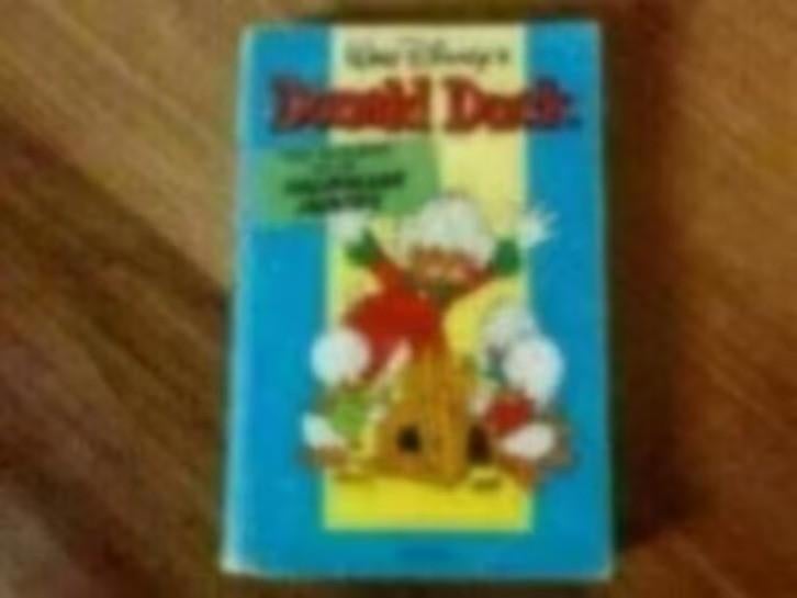 Donald Duck pocket 2 oom dagobert en de halve maan munten, Eén stripboek, Ophalen of Verzenden, Gelezen