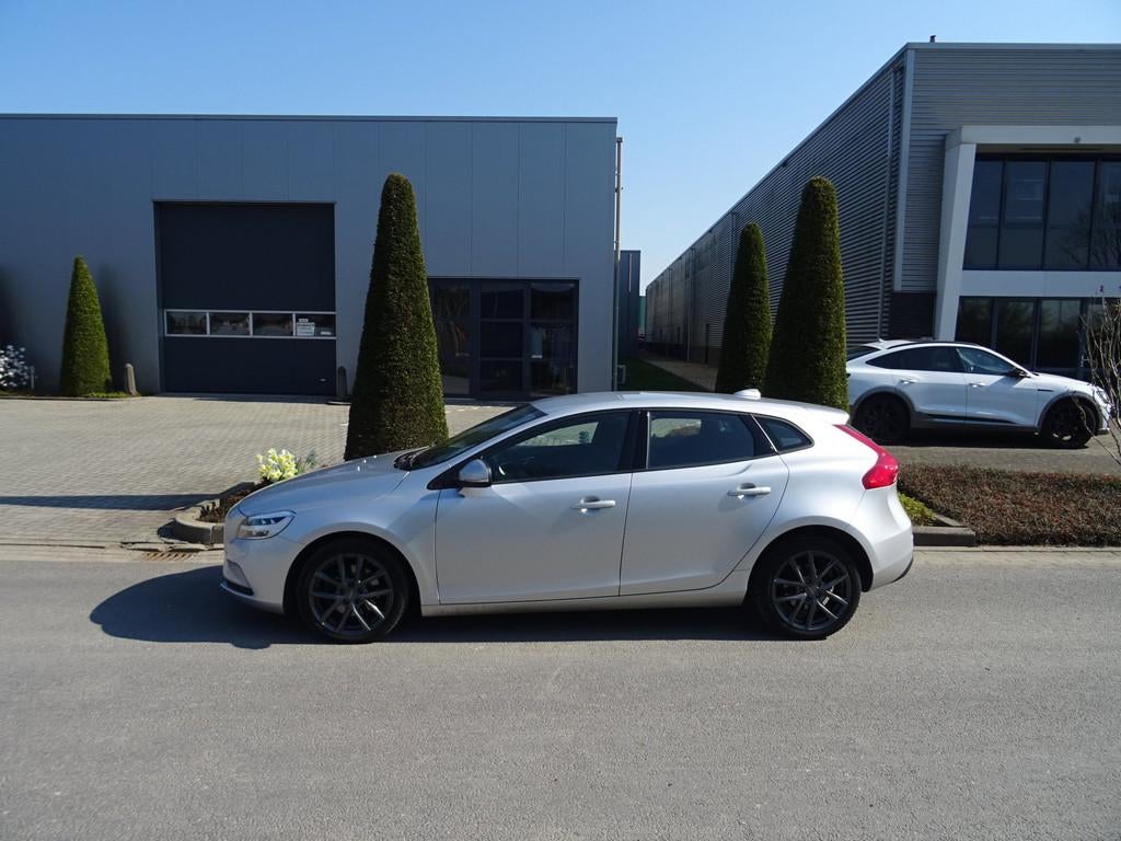 Volvo V40 2.0 T2 Nordic+ | Standkachel | LED | 100% Onderhou, Voorwielaandrijving, Stof, Gebruikt, 4 cilinders