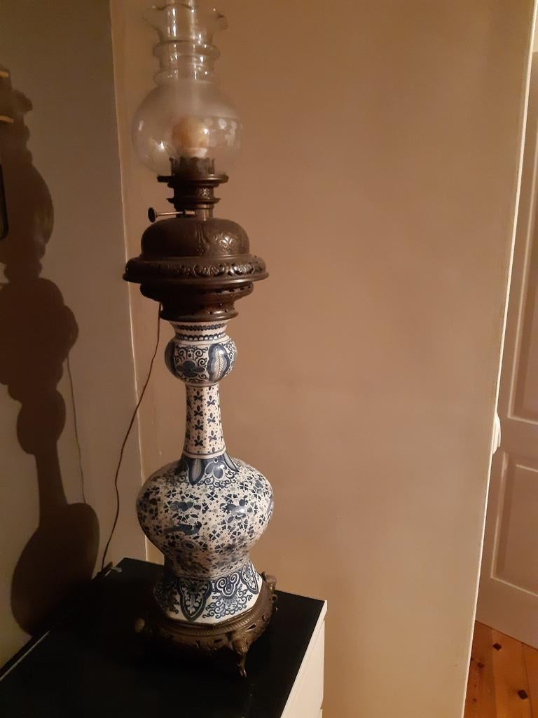 Antieke olielamp met Delfts blauw decor, Antiek en Kunst, Antiek | Lampen, Ophalen of Verzenden