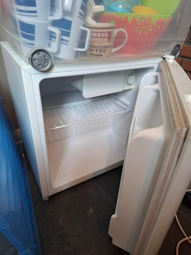 Diverse kampeerartikelen: koelkast, porta potti, waterkoker, Ophalen, Gebruikt