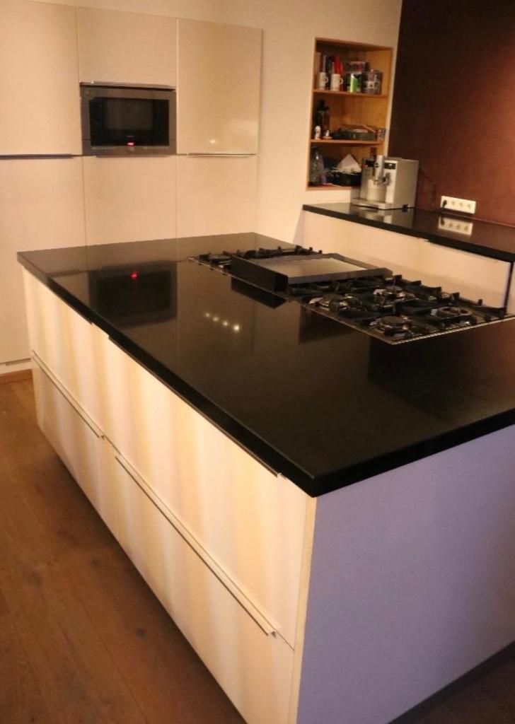 ⭐ TWEEDEHANDSKEUKENSWINKEL – BESPAAR TOT WEL 70% ⭐, Ophalen, Wit, Hoekkeuken, Graniet of Steen