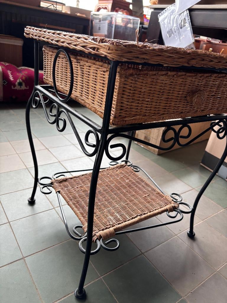 Rieten Bijzettafel Vintage Metaal Bruin Zwart, Overige materialen, Minder dan 55 cm, Gebruikt, Ophalen