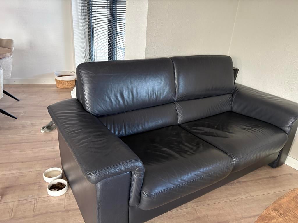 Zwarte leren 2-zits bank, Huis en Inrichting, Banken | Bankstellen, Ophalen, Gebruikt, 150 tot 200 cm, Tweepersoons