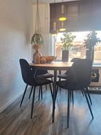 Eettafel met 4 stoelen - lichte gebruikerssporen, Overige houtsoorten, Gebruikt, Rond, Vier personen