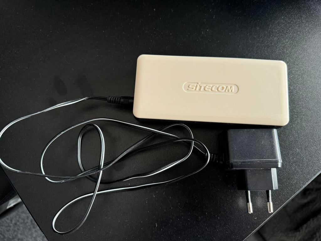 Sitecom network swich 8 port 10/100 Mbps, Ophalen of Verzenden, Zo goed als nieuw