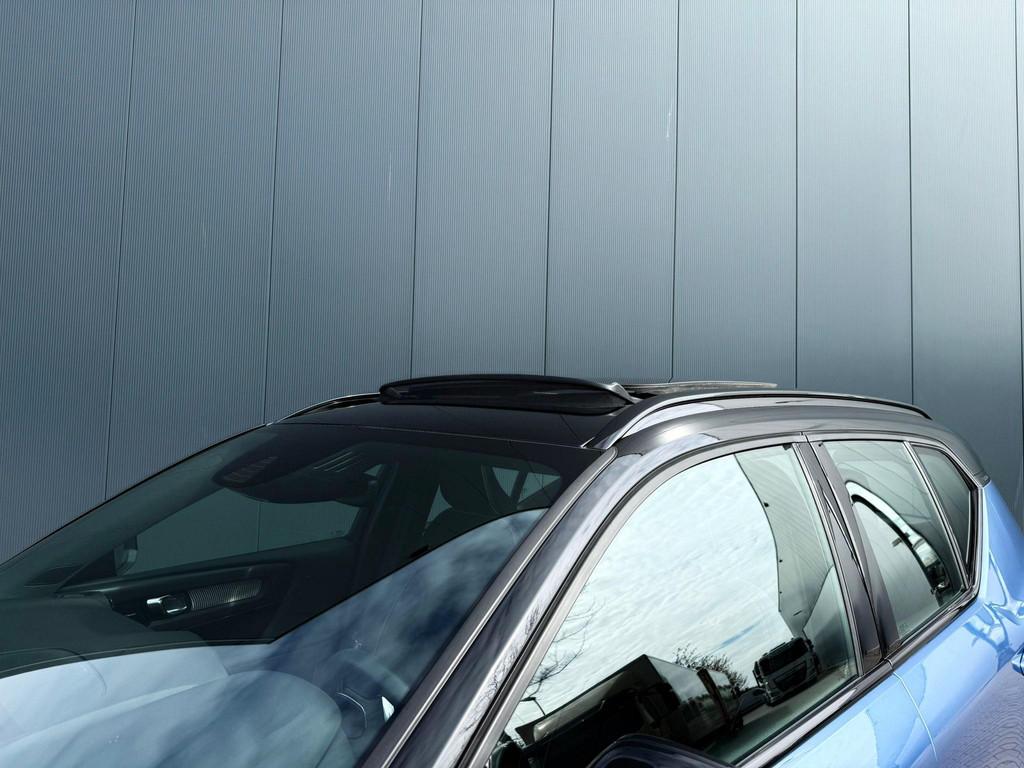 Volvo XC40 2.0 T5 AWD R-Design pano / trekhaak / memory, Automaat, Gebruikt, 4 cilinders, 1969 cc