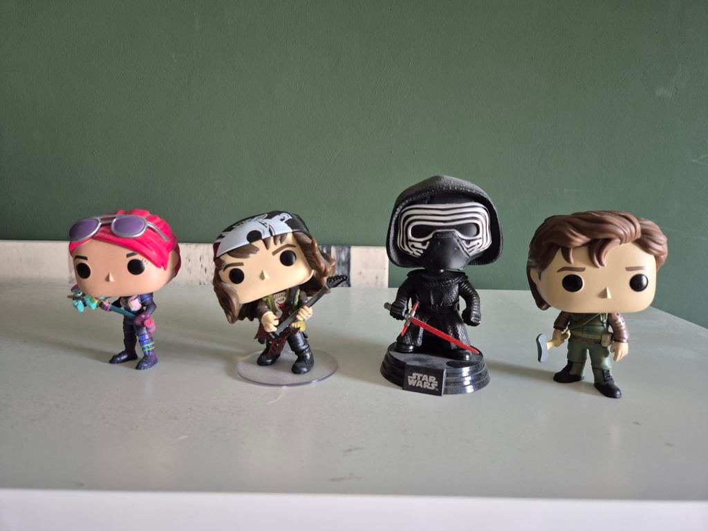 4 funko pops: Kylo Ren, Steve, Eddie en Brite Bomber, Ophalen, Gebruikt