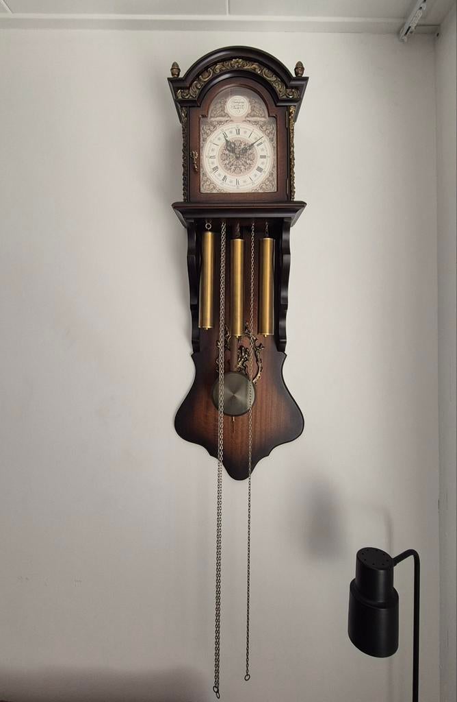Klassieke wandklok Tempus Fugit, Ophalen