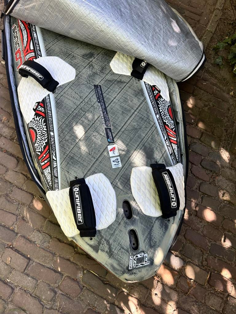 Starboard Isonic 107 Race/Slalom 235x68,5, Watersport en Boten, Ophalen, Gebruikt, 7 m² of meer, Minder dan 250 cm