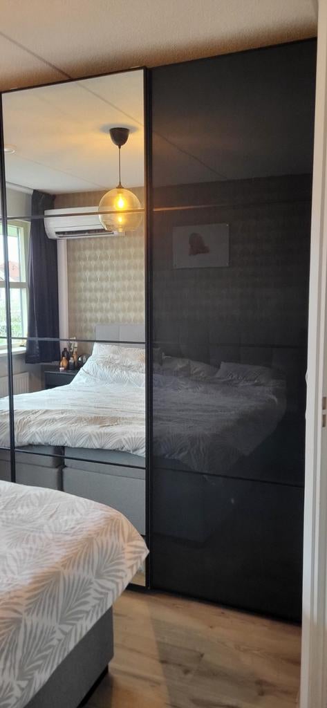Ikea kast met schuifdeuren, spiegel en zwart glas, Ophalen