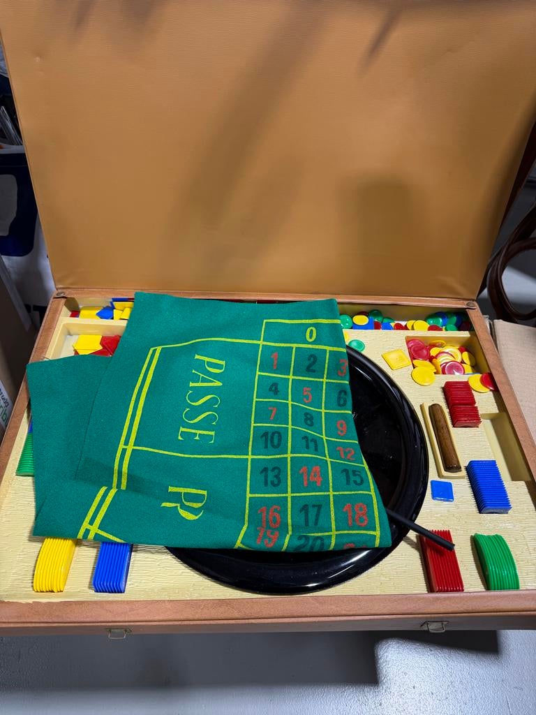 Vintage Holland Casino roulette set in koffer (jaren 70/80), Drie of vier spelers, Ophalen of Verzenden, Gebruikt