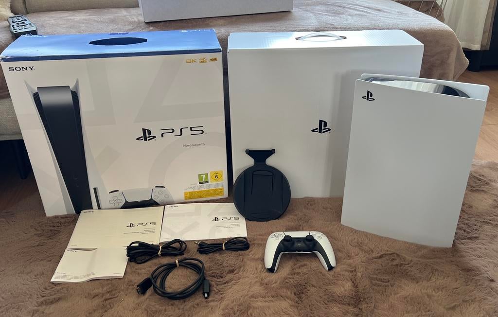 PlayStation 5 (PS5) Like New Complete with Box & Accessories, Spelcomputers en Games, Spelcomputers | Sony PlayStation 5, Ophalen