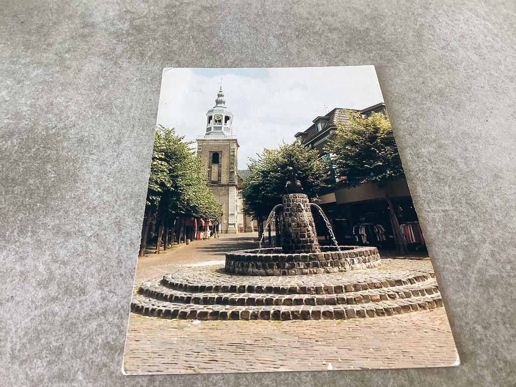 Almelo.     Ned. Herv. Kerk met oude fontein, Ophalen of Verzenden, Overijssel