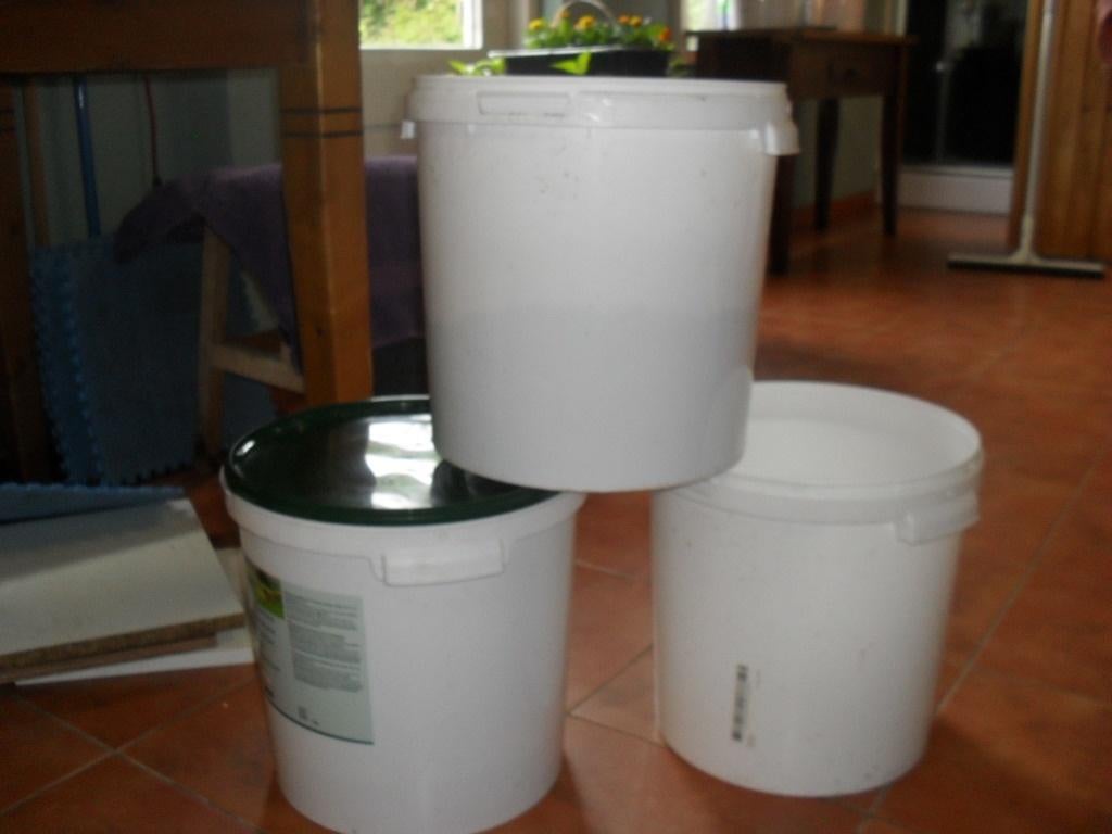 Emmers 20 l, Ophalen, Zo goed als nieuw, Kunststof, Met deksel