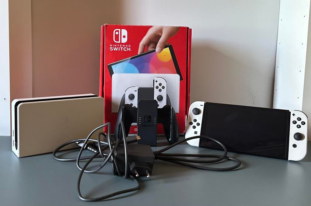 Nintendo Switch OLED – Met doos en Dock, Ophalen of Verzenden, Zo goed als nieuw, Met 2 controllers, Switch OLED